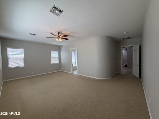 Building Photo - 2417 E Iris Dr