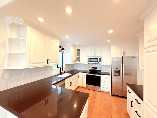 Building Photo - Fantastic 2-Story Home 3 bed 2.5 bath with backyard in Prime Golden Hills-Redondo Beach