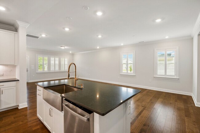 Building Photo - 504 Spotted Fawn Ct
