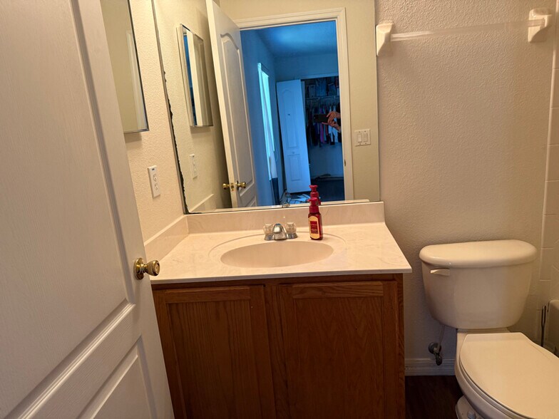 Building Photo - 6530 Lake Pembroke Pl