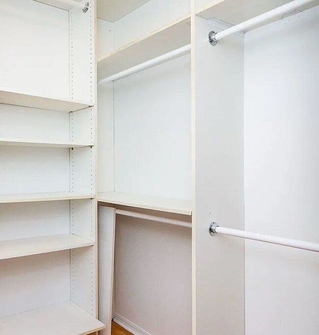 Building Photo - 441 W Blackhawk St