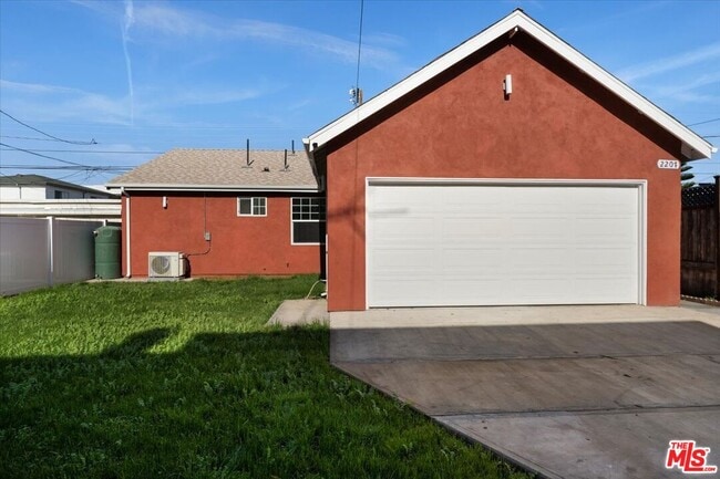 Building Photo - 2207 W 20th St