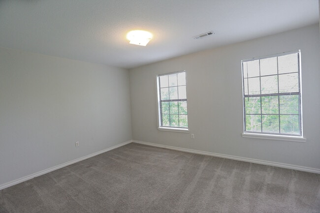 Building Photo - 602 Camellia Dr