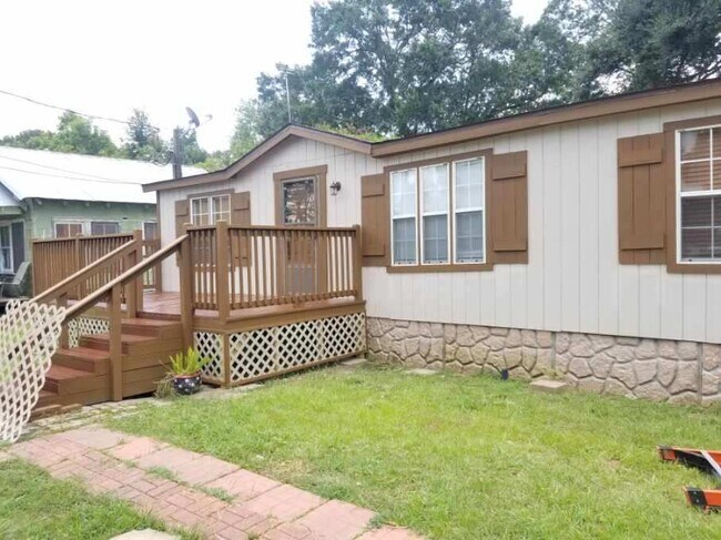 Building Photo - 204 Romero St