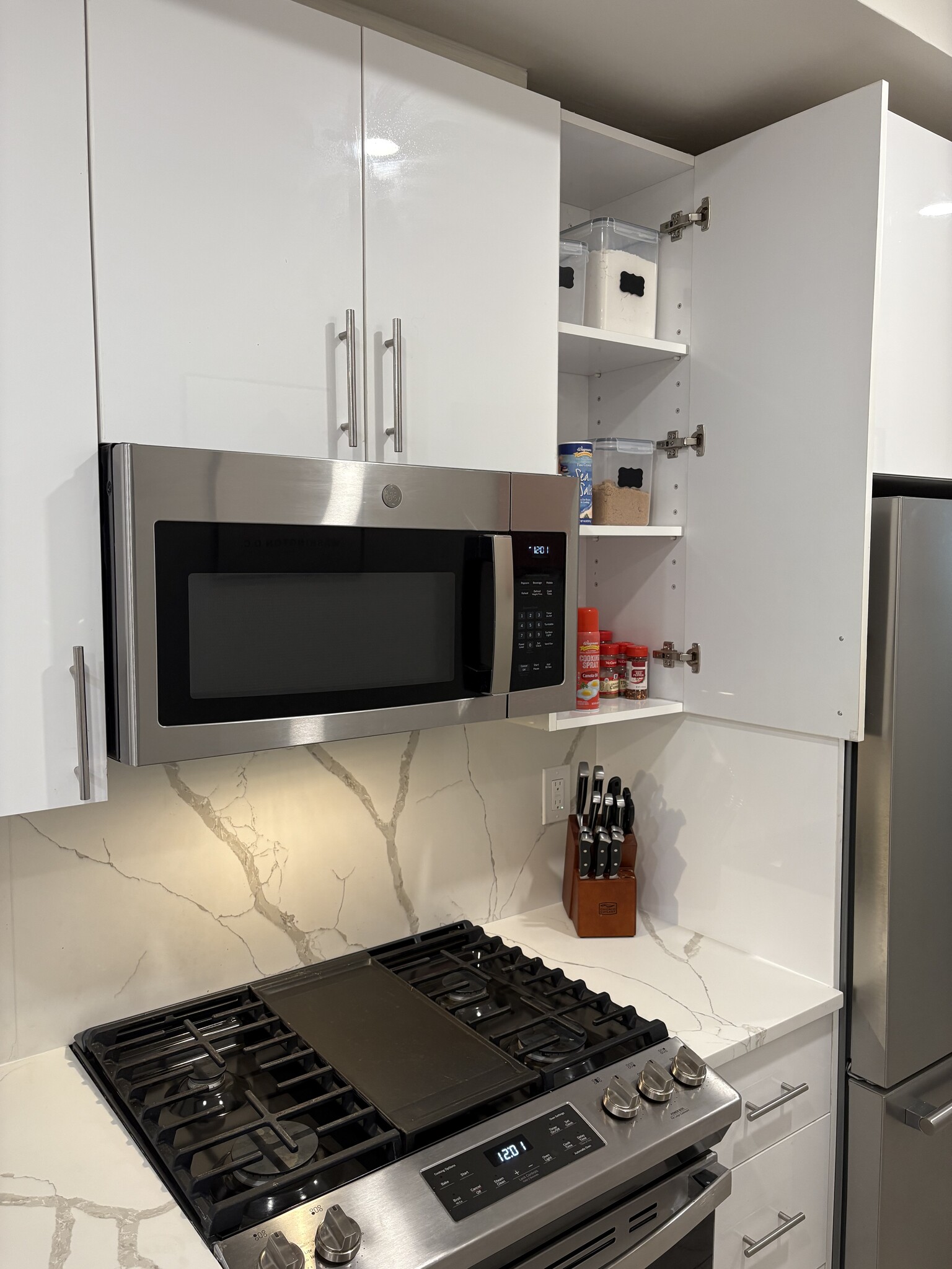 Building Photo - 2556 University Pl NW