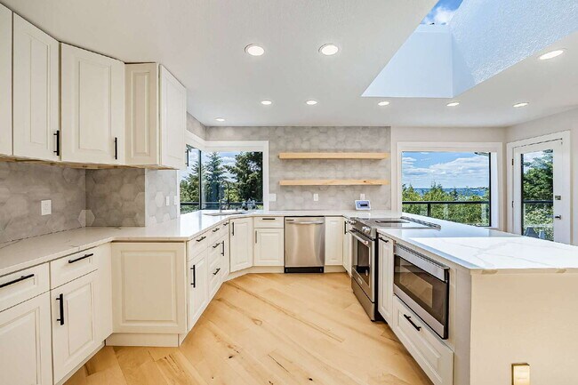 Building Photo - Sophisticated and Elegant home is located in Harbor Ridge at Browns Point. Spacious 4 bedroom, 4 ...