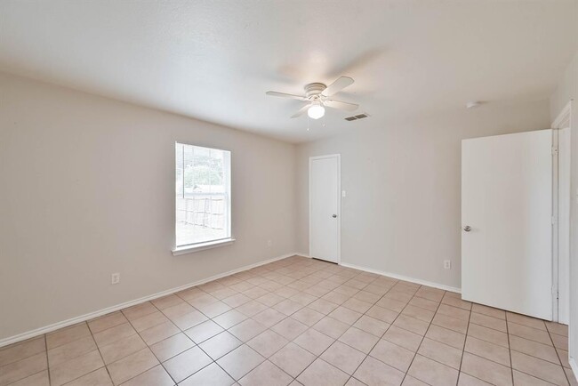 Building Photo - 510 Kings Way Dr