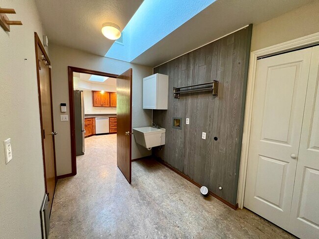 Building Photo - PENDING APPLICATION; Private 5 Acres