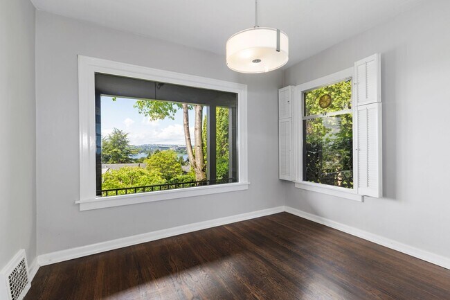 Building Photo - 3814 46th Ave NE