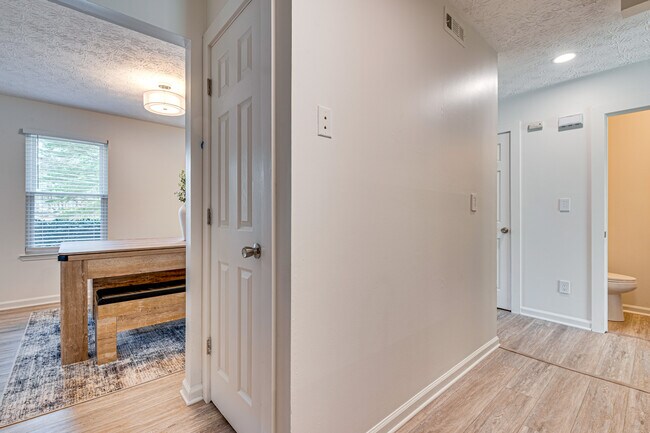 Building Photo - 2056 Sitser Ln