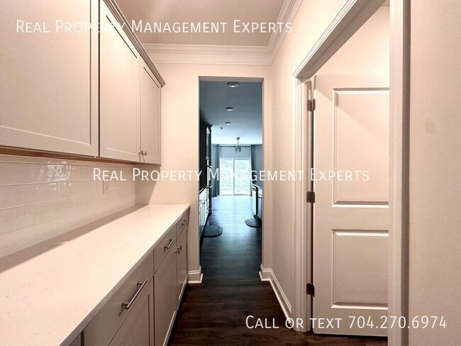 Building Photo - 6029 Whitechapel Ct