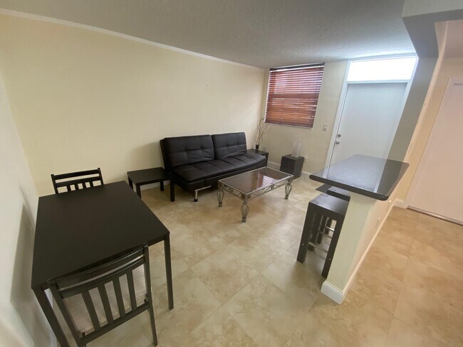 Building Photo - 335 Collins Ave