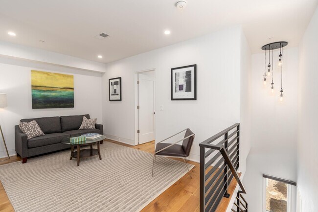 Building Photo - 103 17th St SE