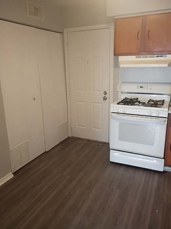 Building Photo - 251 Graham St