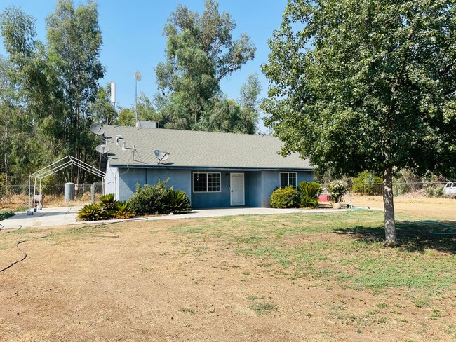 Building Photo - $1,795 Belmont & McCall, 2 Bedroom - Belmo...