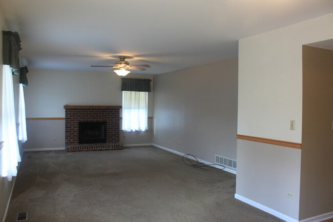 Building Photo - 324 Forest Dr