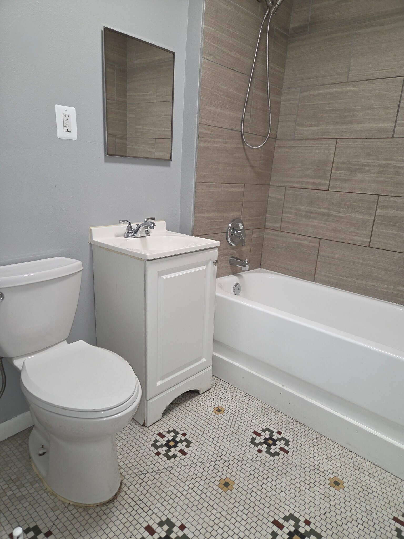 Bathroom - 4543 W Grand Ave