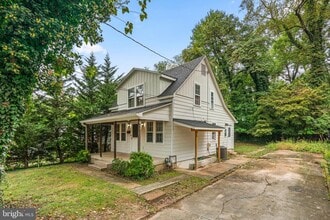 Building Photo - 715 Anderson Ave