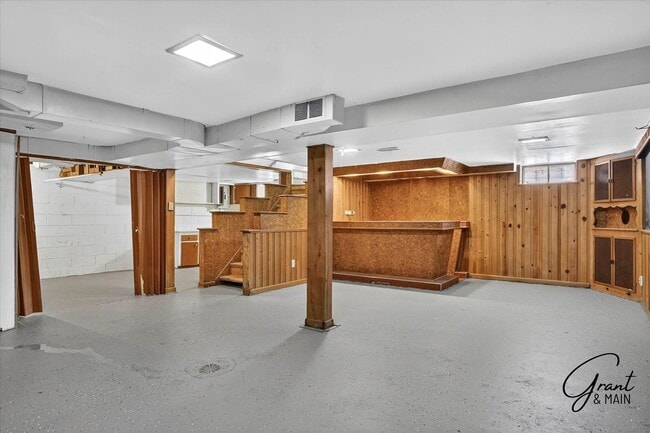 Building Photo - $1300 3 bedrooms