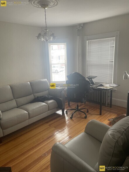 Building Photo - 68 Willow St