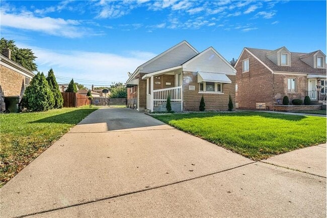 Building Photo - 6411 S Leclaire Ave