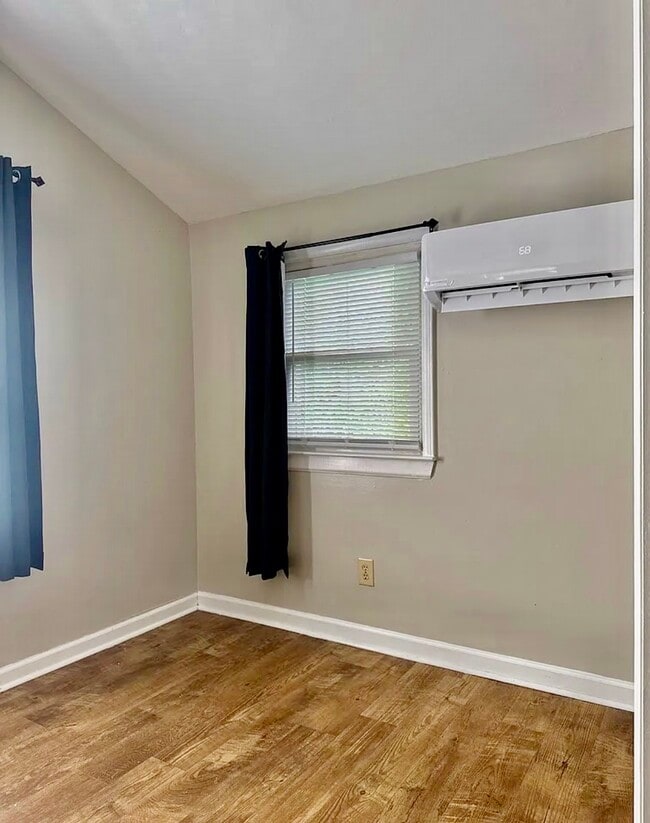 Building Photo - 740 Lawn Dr