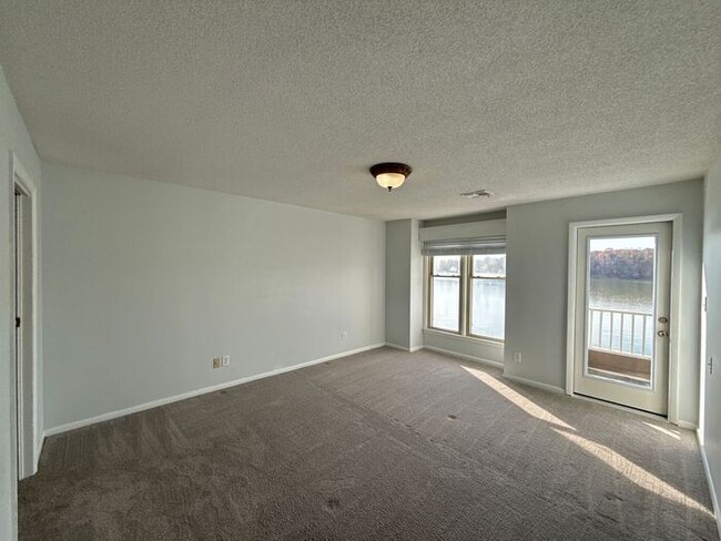 Building Photo - Lakefront Condo - T.R. Lawing Realty Property