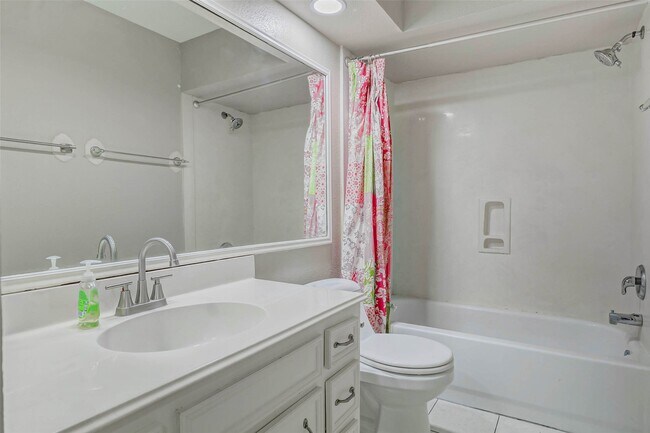 Building Photo - 22219 Elsinore Dr