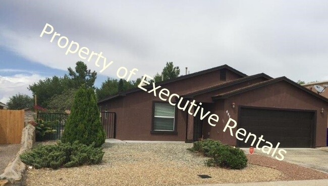 Primary Photo - 4877 Camino Dos Vidas - Spacious 3 bed 2 b...