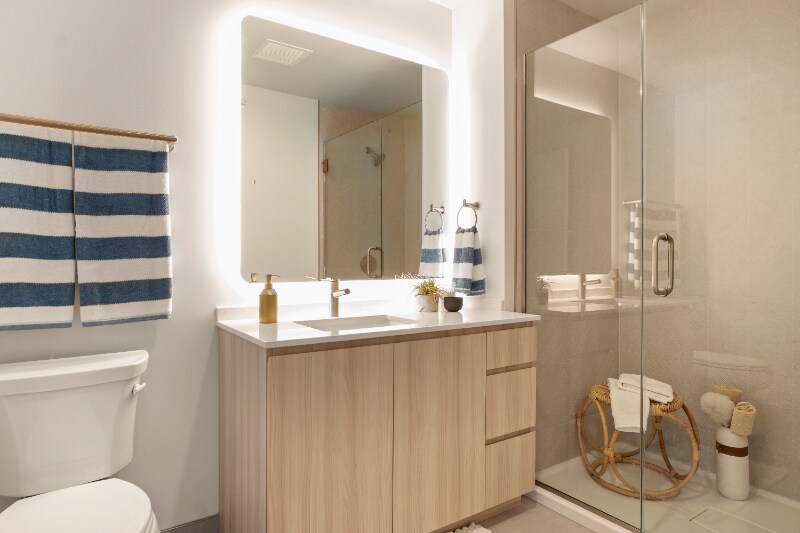 Building Photo - 528 S Damen Ave