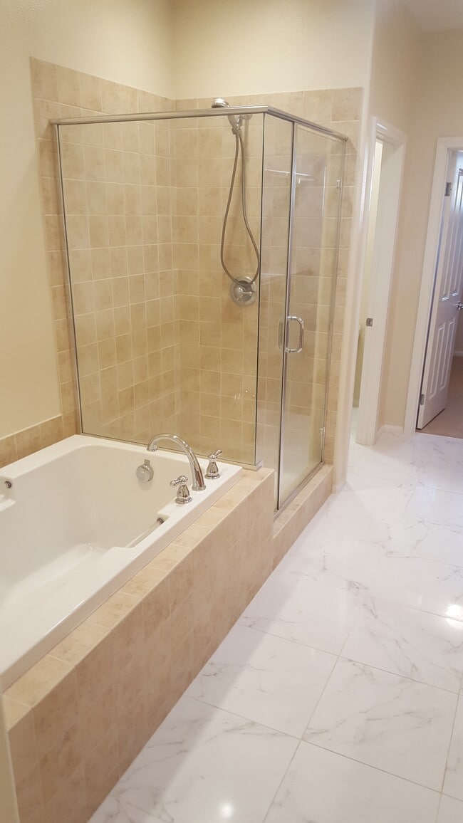 Building Photo - 10622 Golden Willow Trail