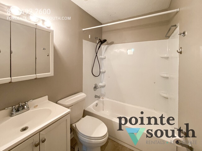 Building Photo - 6427 Schoel Ln