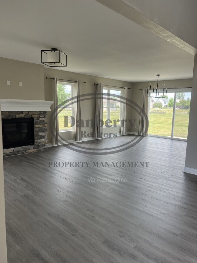 Building Photo - 8914 Red Hawk Ct