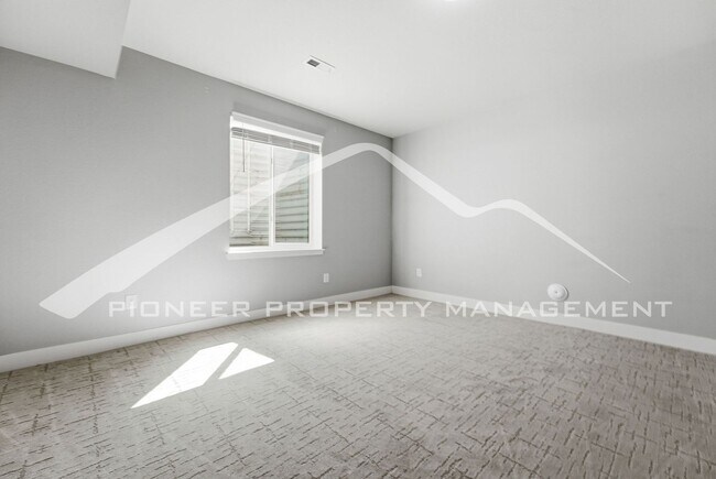Building Photo - Stunning Home with Central AC and 2-Car Garage