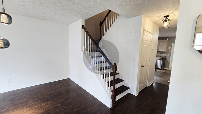 Building Photo - 45 Fallow Ln