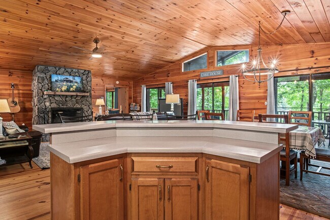 Building Photo - 410 Dogwood Ln