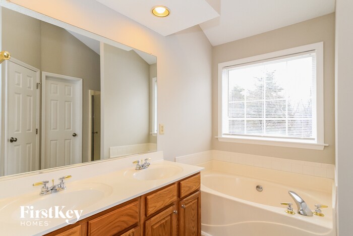 Building Photo - 365 Craver Pointe Dr