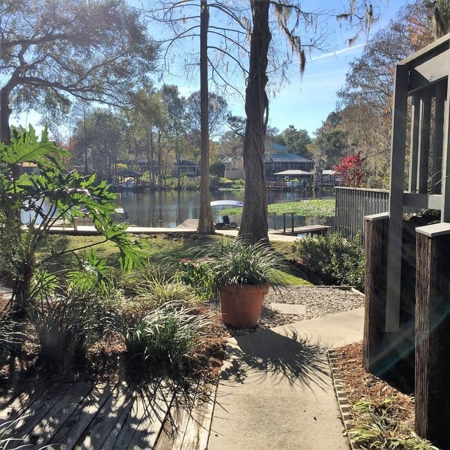 Building Photo - Fully Furnished, Turnkey 1BR/1BA Riverfron...
