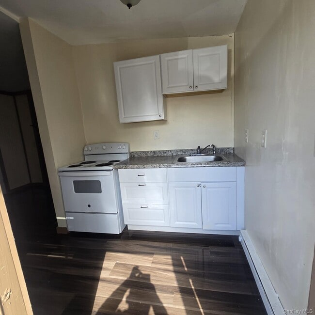 Building Photo - 37 Main St