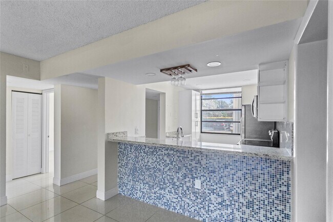 Building Photo - 1719 Whitehall Dr