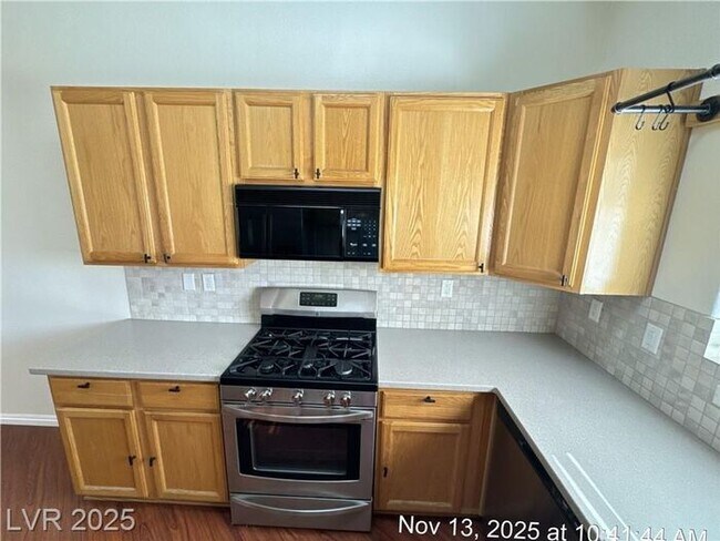 Building Photo - GORGEOUS 2nd FLOOR UNIT IN DESIRABLE GATED...