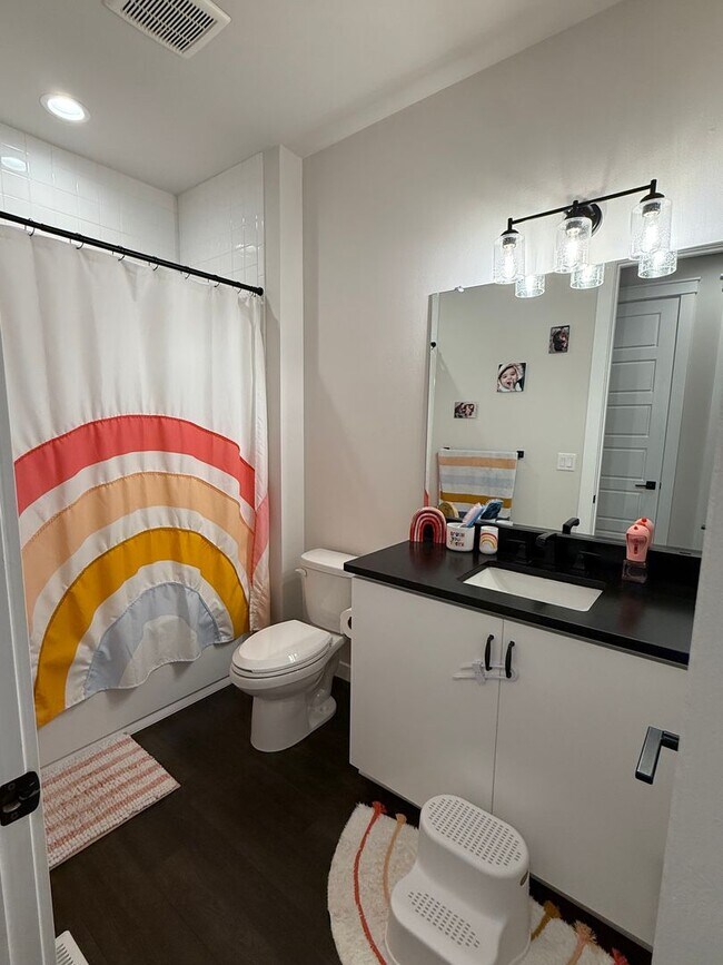 Building Photo - Beautiful Home with lots of upgrades.... A...