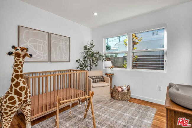 Building Photo - 616 W Ellis Ave