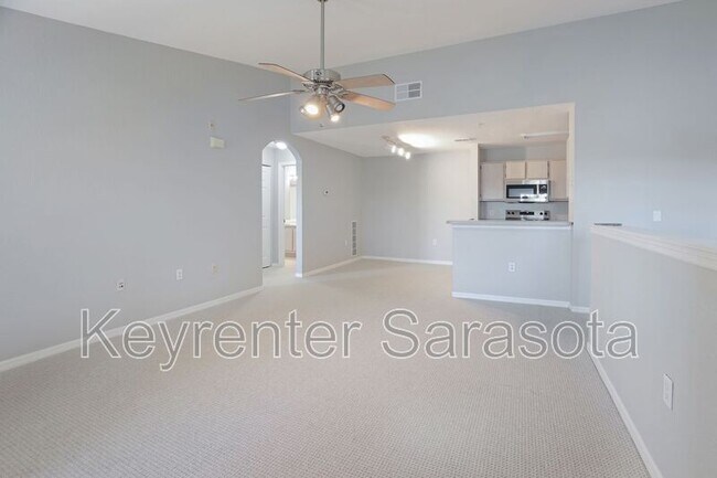 Building Photo - 8809 Manor Loop