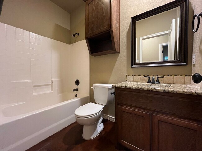 Building Photo - 4 Bedroom Single Family Home:  Available Now!