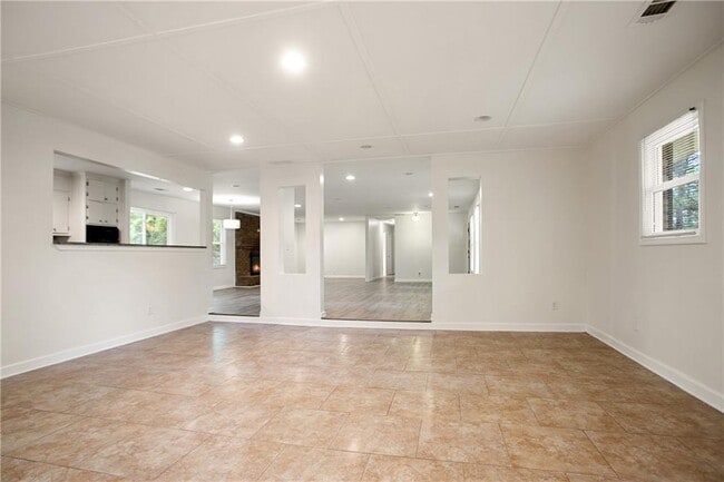 Building Photo - 2729 Lanier Dr