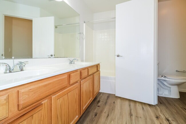 Building Photo - 10994 W Rio Vista Ln