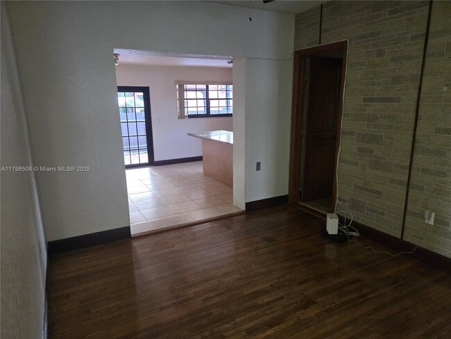 Building Photo - 1630 NW 31st Ave