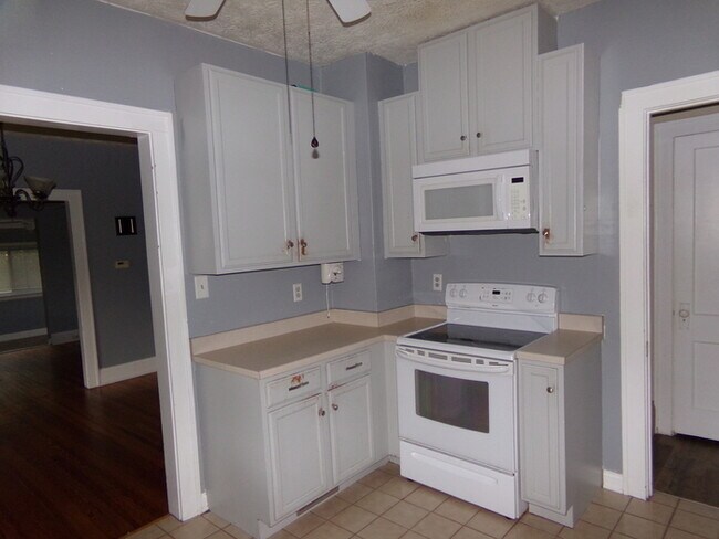 Building Photo - Corner Lot Cape Cod!