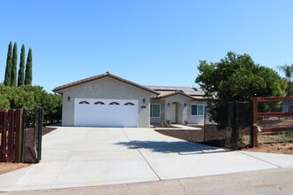 Building Photo - 15924 Plum Ct